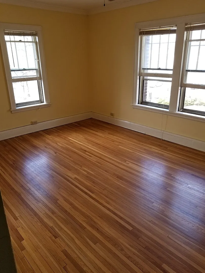 Twin Court Apartments — Photo 3