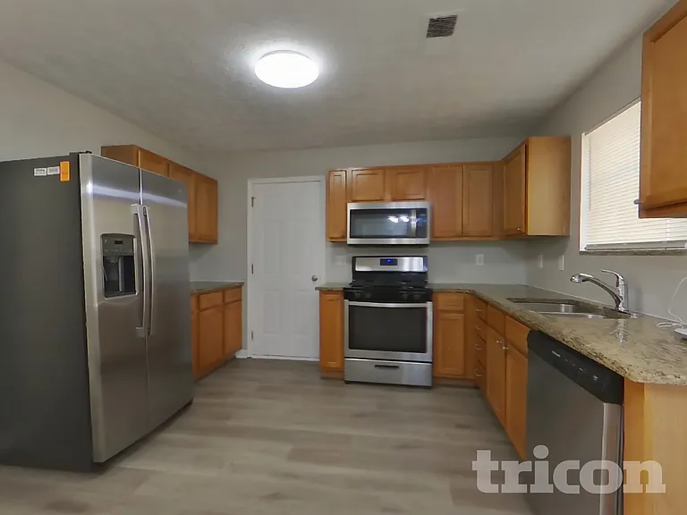 9870 Rivercliff Ln — Photo 6