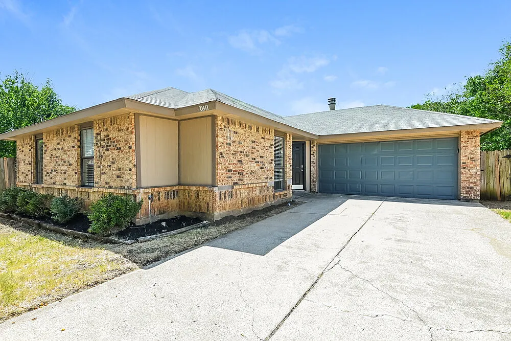 3 bed, 2.0 bath, 1188 sqft, $1,865 — Photo 1
