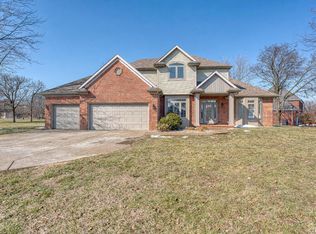 8244 Clearview Dr, Newburgh, IN 47630