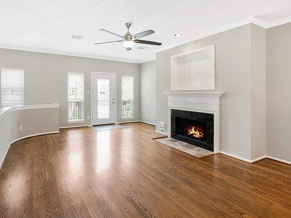 3rd image of 2615 W Dallas St