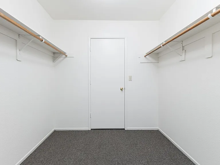 4825 N Robert Rd — Photo 11