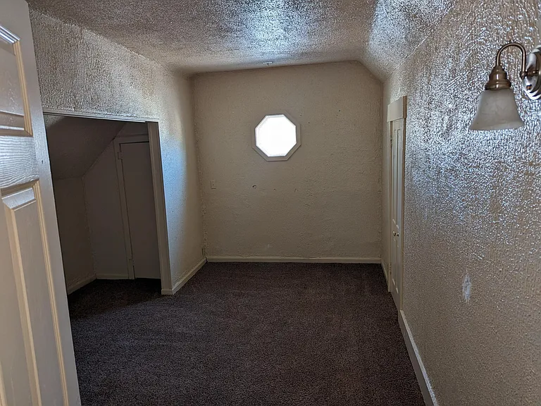 219 Pearl St — Photo 27