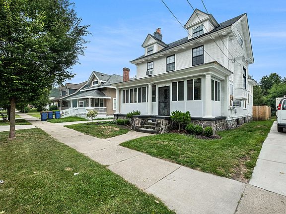 4th image of 616 Thomas St SE