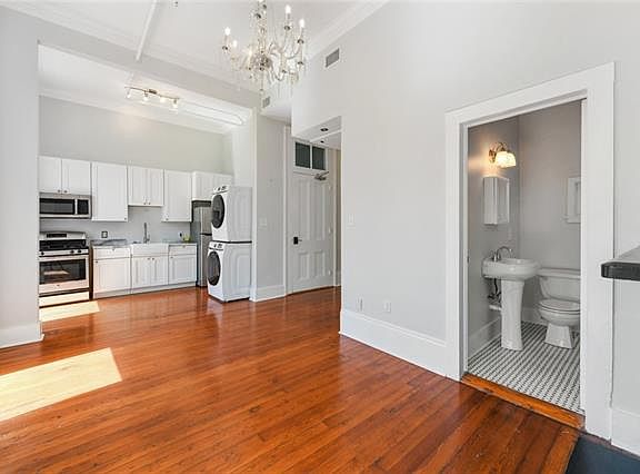 4th image of 1309 Dauphine St #4