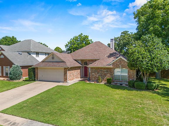4th image of 1919 Wood Crest Dr
