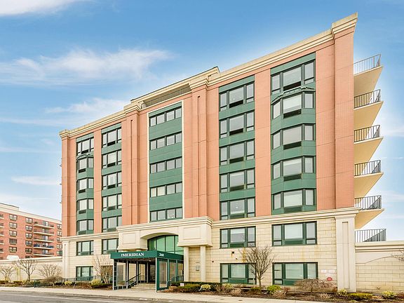 3rd image of 260 W Broadway APT 4D