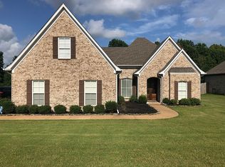 1698 Robertson Place Dr, Hernando, MS 38632