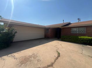 810 Cedar St, Floydada, TX 79235