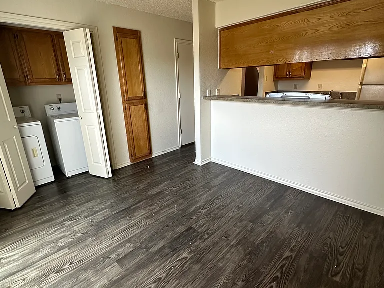 721 Avenue A #1 — Photo 14