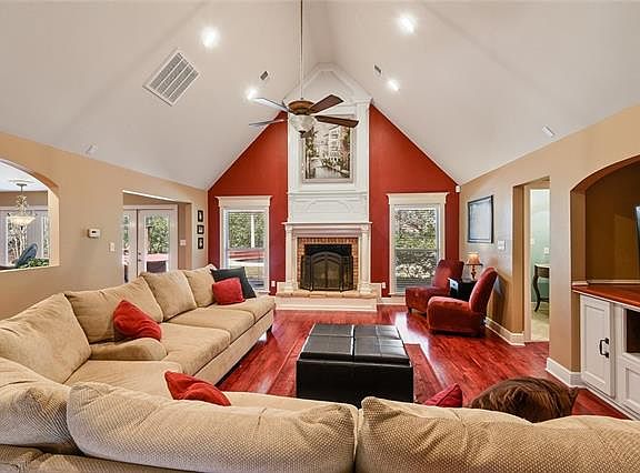 4th image of 520 Oak Alley Dr