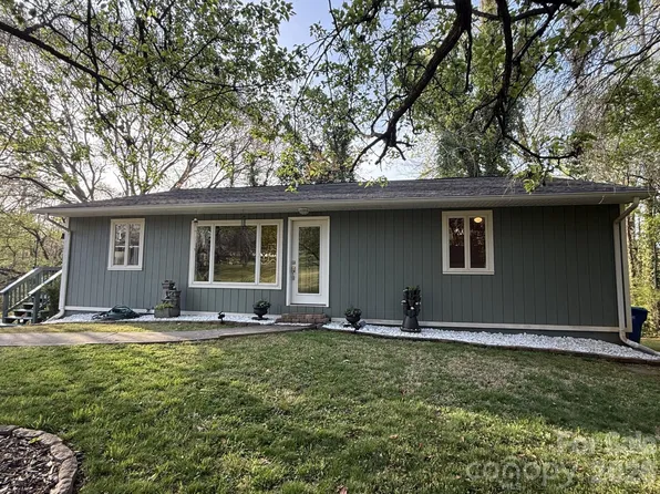 120 42nd Avenue Cir NE, Hickory, NC 28601