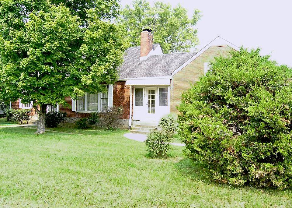 Front of home. Unit A is the downstairs.