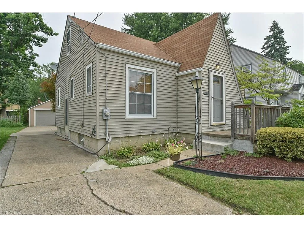 170 Clifton Dr photo 1