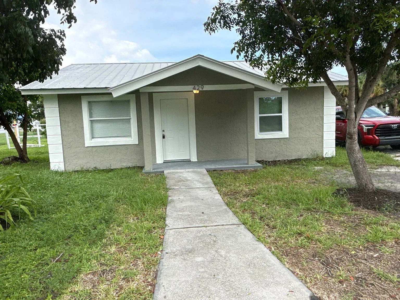 2 bed, 1.0 bath, 868 sqft, $2,000 — Photo 1
