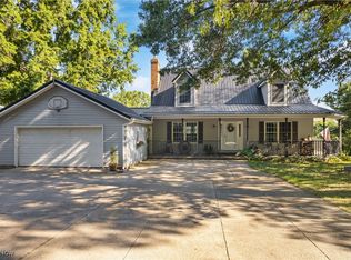 2071 Hartville Rd, Mogadore, OH 44260