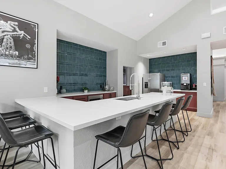 Aventura Cimarron — Photo 22