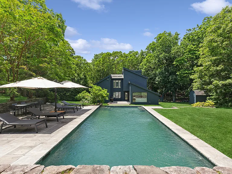 28 Pepperidge Ln — Photo 2