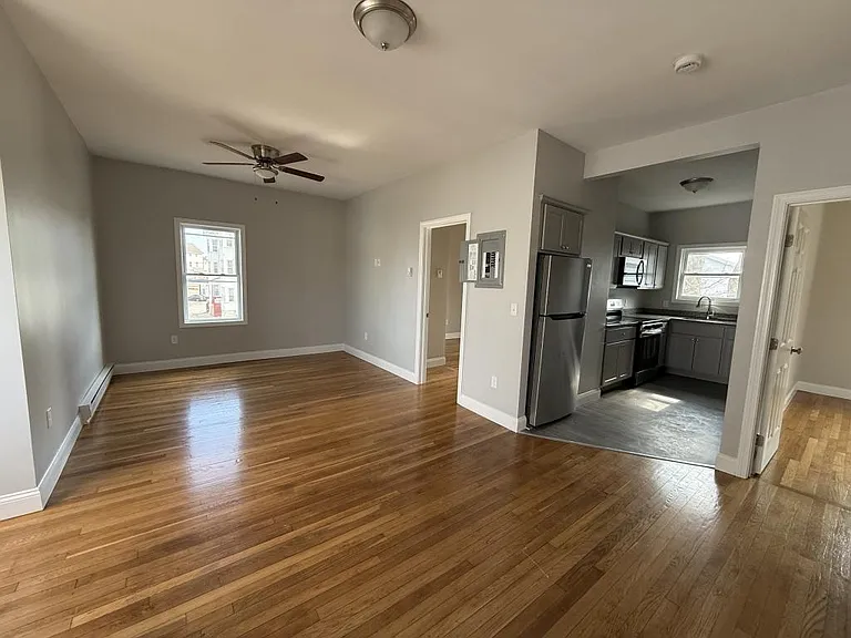 75 Campbell St — Photo 4