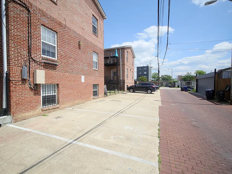734 Park Rd NW #B4 — Photo 11
