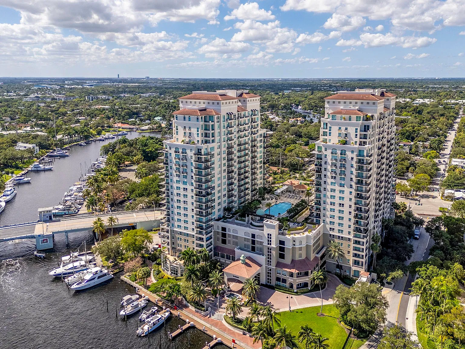 610 W Las Olas Blvd — Photo 1