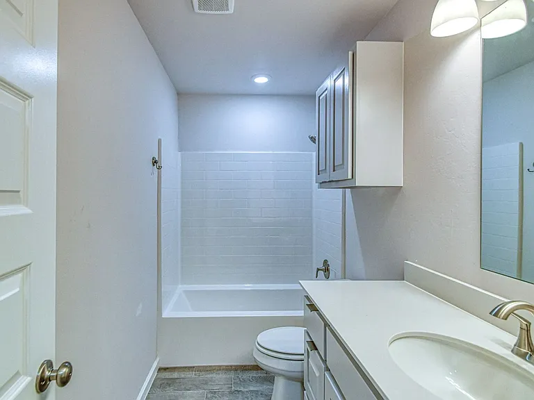 1006 Varenna Ln — Photo 25