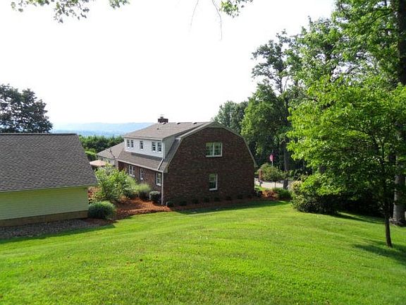 4th image of 7421 Berkshire Dr