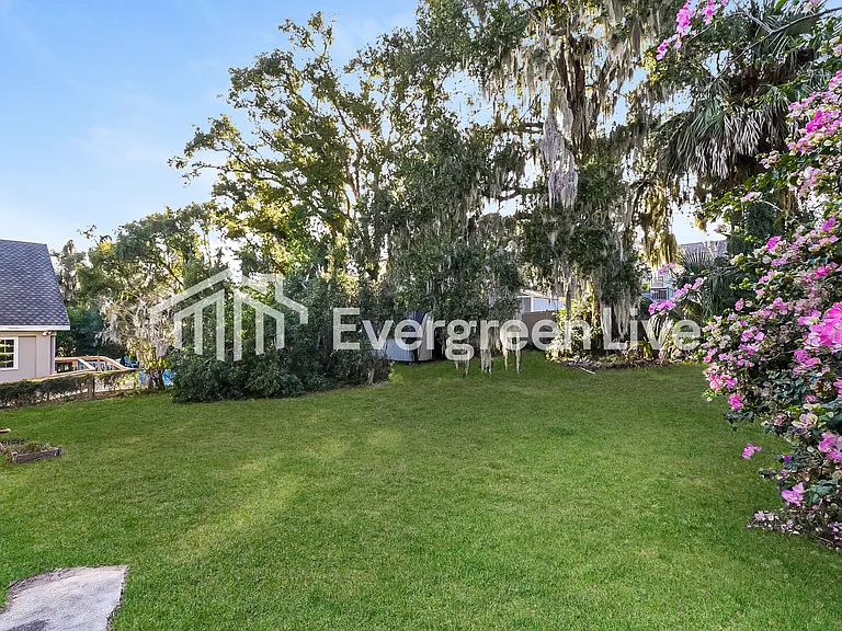 626 Washington Ave — Photo 15