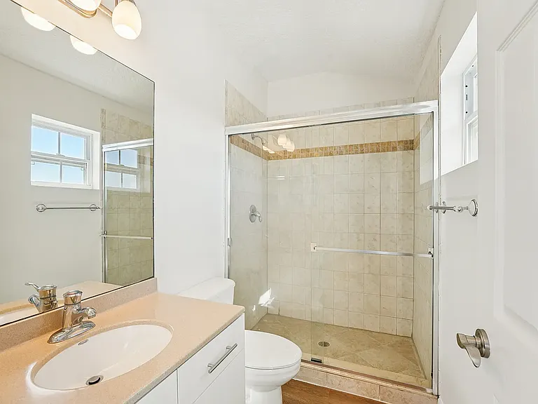 210 21st Ave S — Photo 23