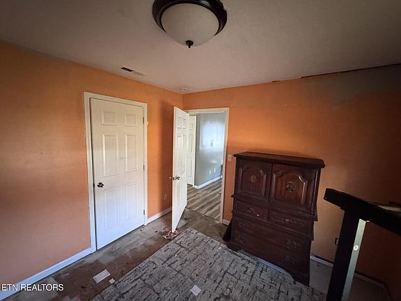 3rd image of 430 E Caldwell Ave