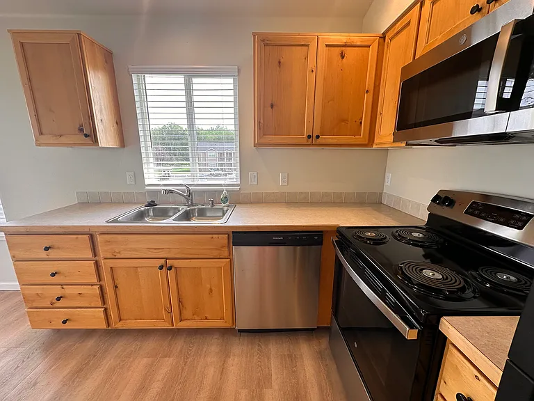 2105 E White Oak Ct #201 — Photo 31