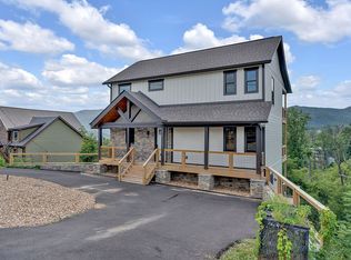 716 Village Loop, Gatlinburg, TN 37738