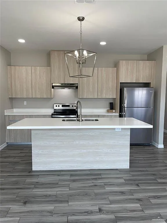 3 bed, 2.0 bath, 1224 sqft, $1,300 — Photo 3