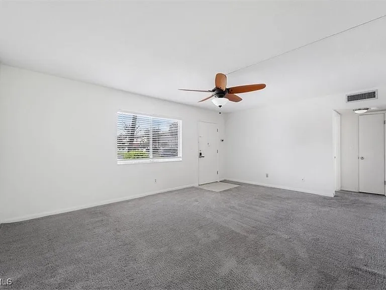 339 Joel Blvd #121 — Photo 6