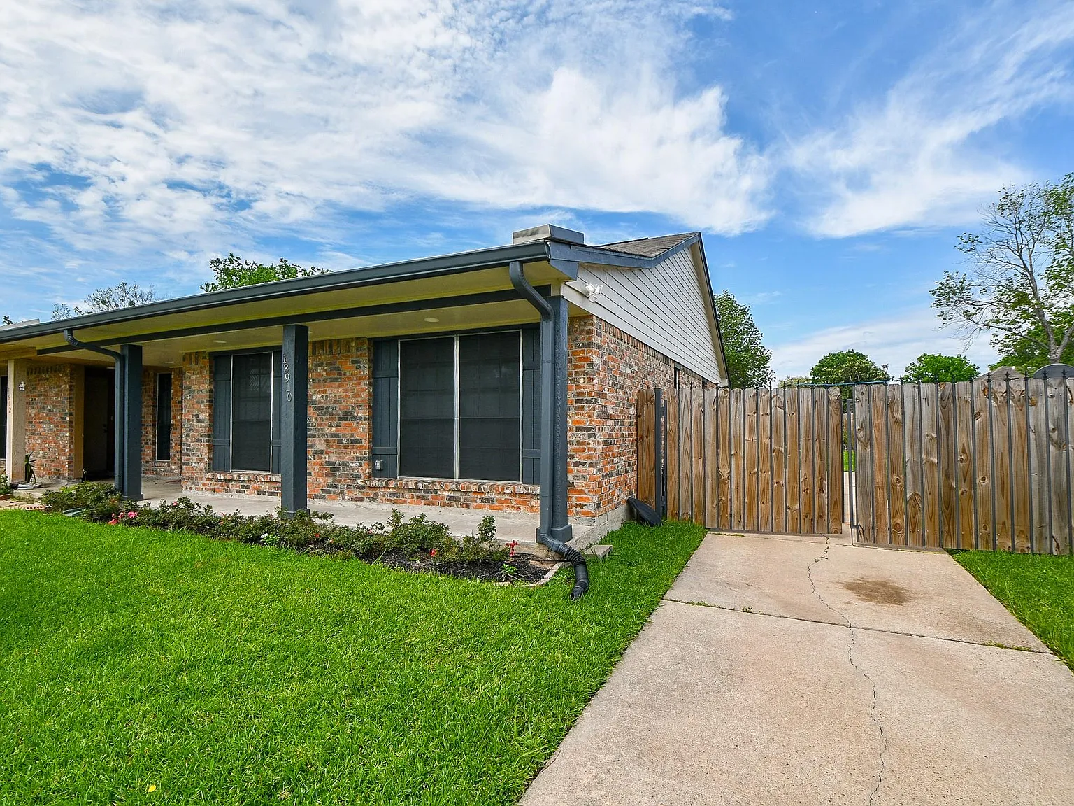 2 bed, 1.0 bath, 1112 sqft, $1,650 — Photo 2