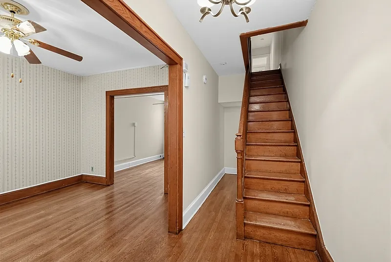 3 bed, 1.5 bath, 1238 sqft, $4,195 — Photo 2