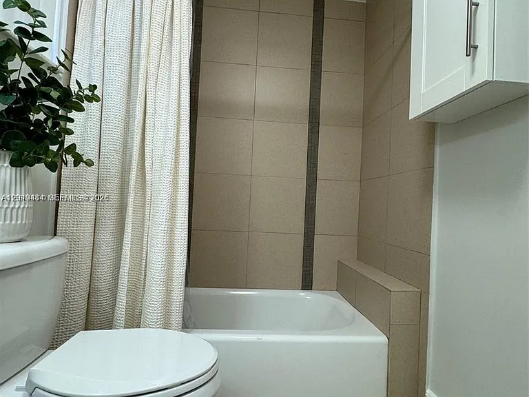 501 SW 120th Ave — Photo 14