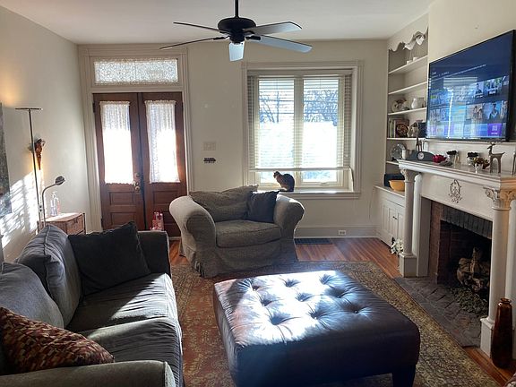 Living room - showing 55"-TV and fireplace