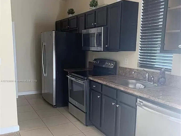 9585 SW 169th Pl — Photo 6