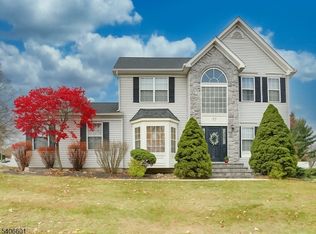 37 Lazarus Dr, Roxbury Twp., NJ 07852