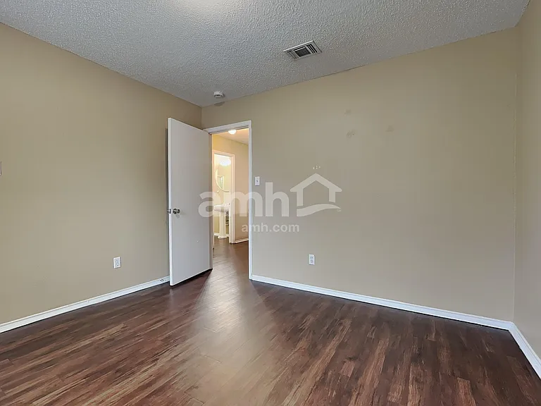 3235 Crystal Brook Ct — Photo 19