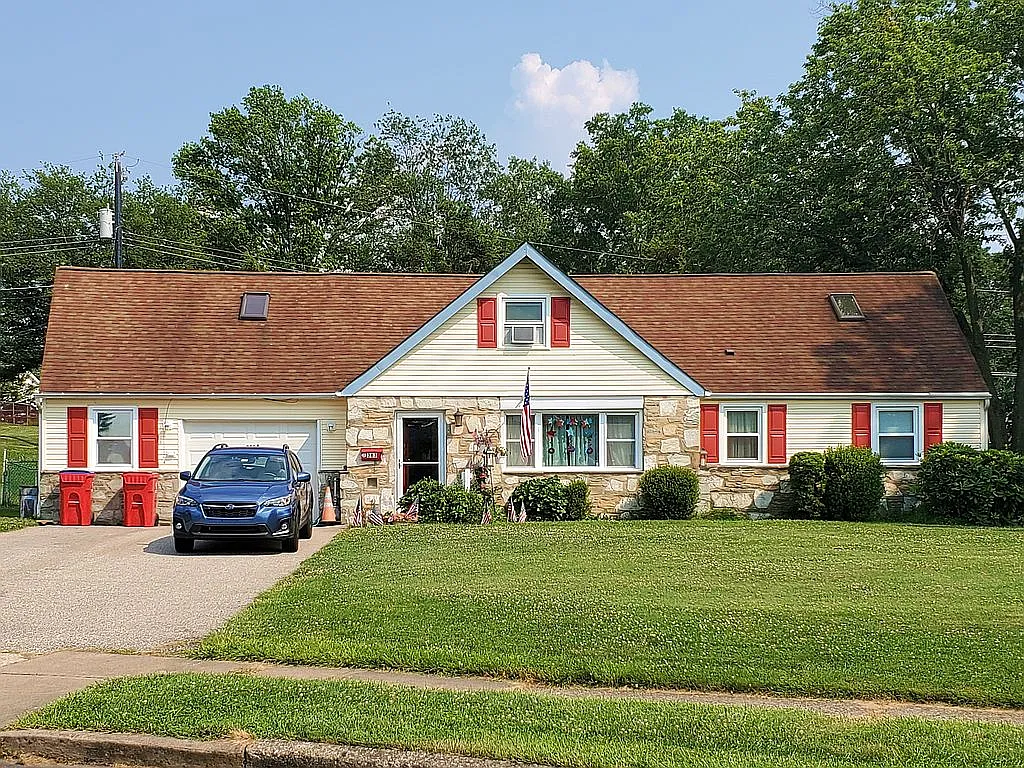 383 Marilyn Rd photo 1