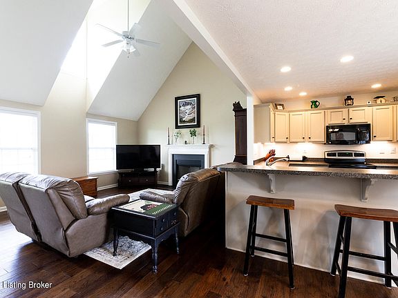 5th image of 288 Lincoln Dr
