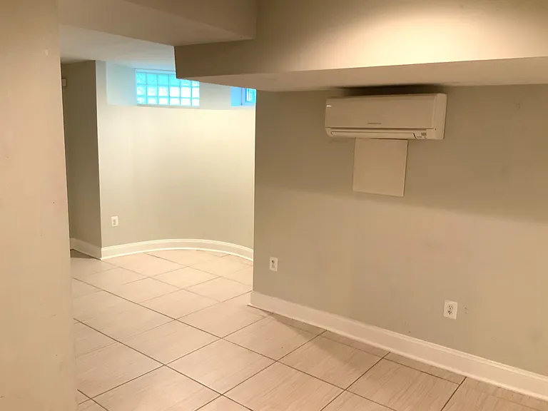 804 Hollins St #BASEMENT — Photo 6