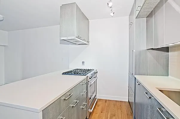 Rented by R New York | media 16