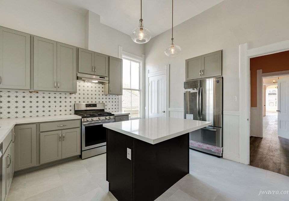 1st image of 812 Grove St #1A