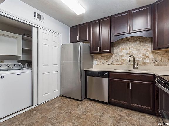 5th image of 3506 NW 37th Ave #D-8