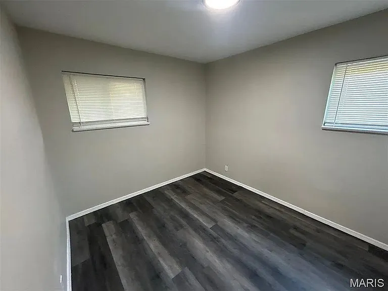 248 Perthshire Rd — Photo 10