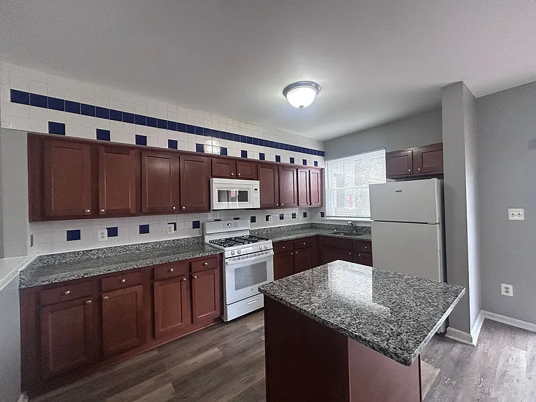 2571 Francis St — Photo 1