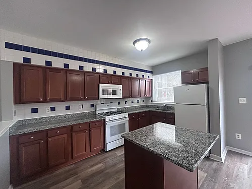 2571 Francis St Photo 1